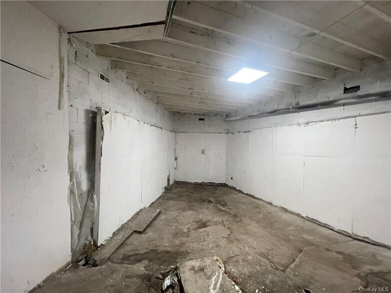 More Photos Of 654 Westchester Ave, Bronx Storefront For Sale