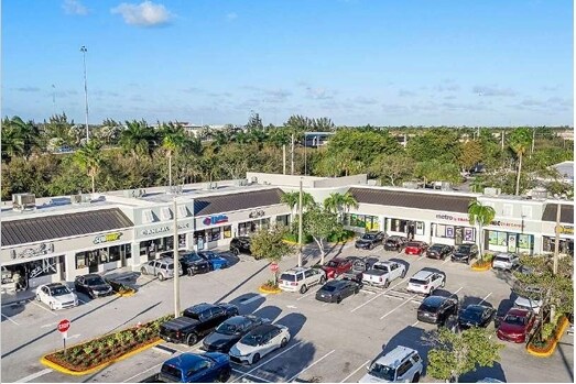 More Photos Of 3300-3320 W 84th St, Hialeah Storefront For Lease