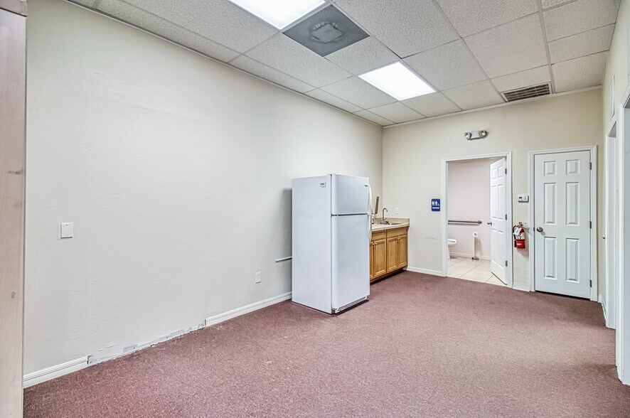 More Photos Of 4857 Palm Beach Blvd, Fort Myers Office For Lease