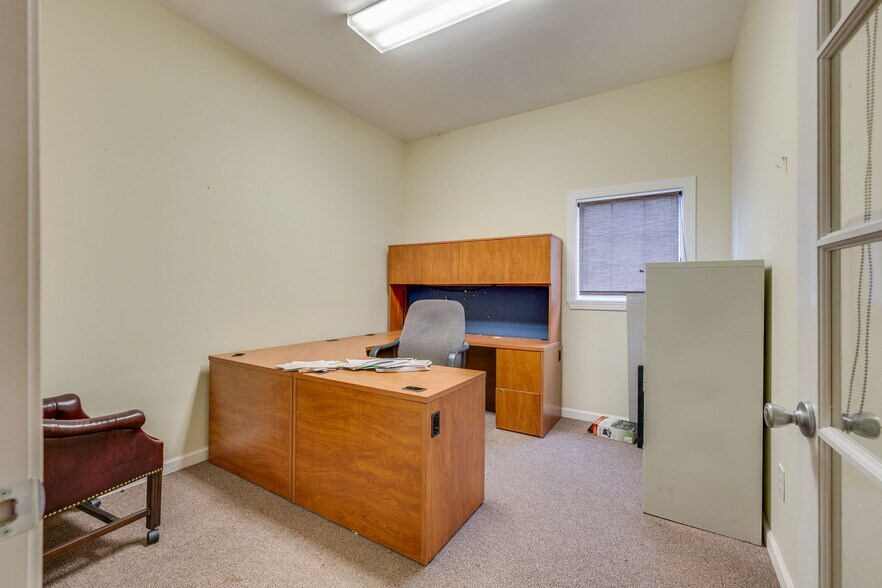 More Photos Of 3815 Highway 66 S, Rogersville Office For Lease