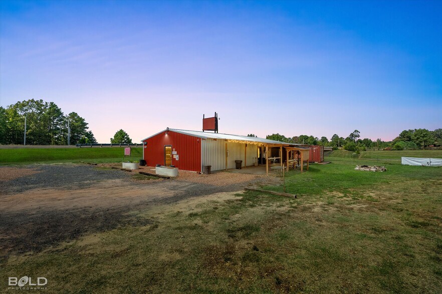 More Photos Of 7318 Ida State Line rd, Ida Bar For Sale