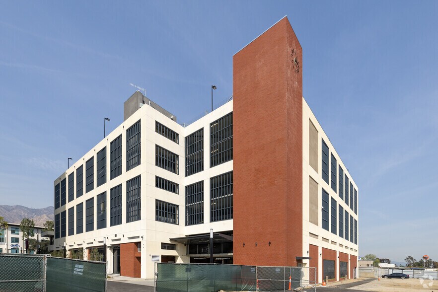 Primary Photo Of 3468-3484 E Foothill Blvd, Pasadena Parking Garage For Lease