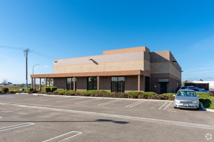 More Photos Of 1467 W Fairway Dr, Santa Maria Office For Lease