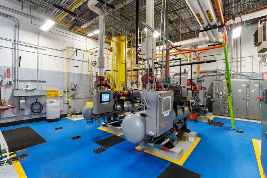 More Photos Of 1239 Oakleigh Dr, East Point Warehouse For Lease