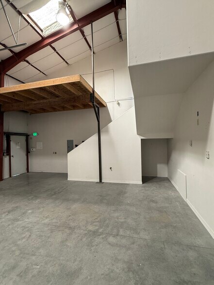 More Photos Of 1431 Anderson Rd, Montrose Warehouse For Lease