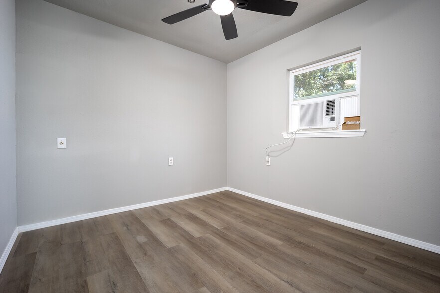 More Photos Of 1402 Veterans Memorial Hwy, Blanchard Warehouse For Sale