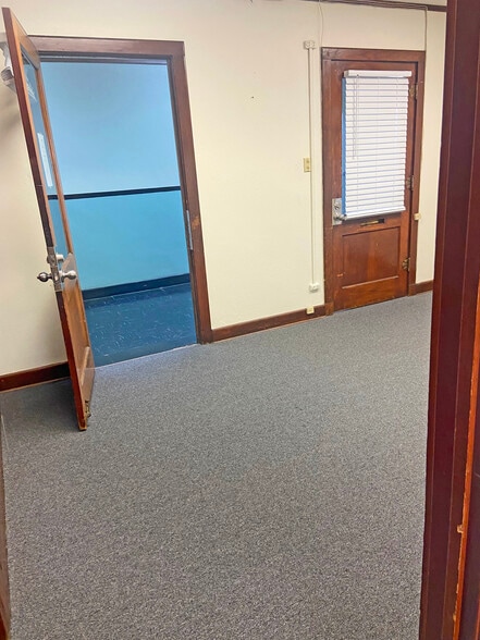 More Photos Of 1731 S San Marcos, San Antonio Unknown For Lease