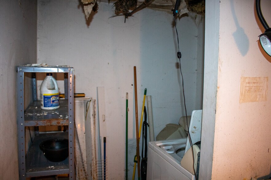 More Photos Of 600 Zanesville St, Beverly General Retail For Sale