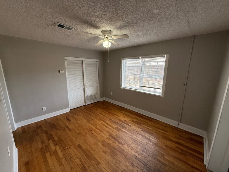 More Photos Of 404 Opelika Rd, Auburn General Retail For Lease