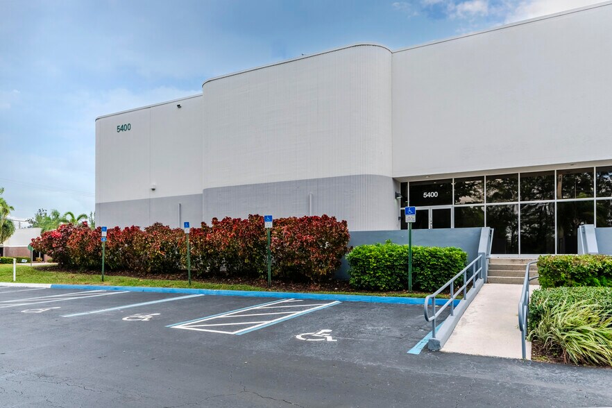More Photos Of 5400 NW 35th Ave, Fort Lauderdale Warehouse For Lease