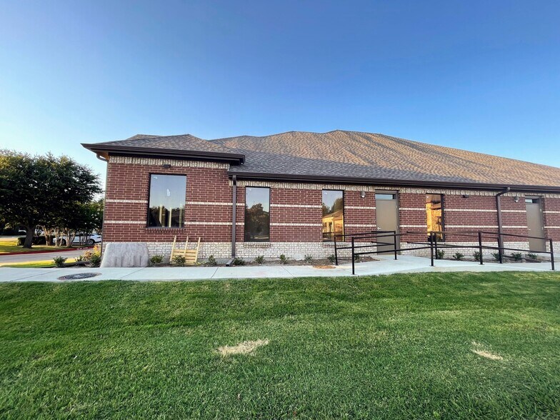 More Photos Of 1511 W McDermott Dr, Allen Medical For Sale