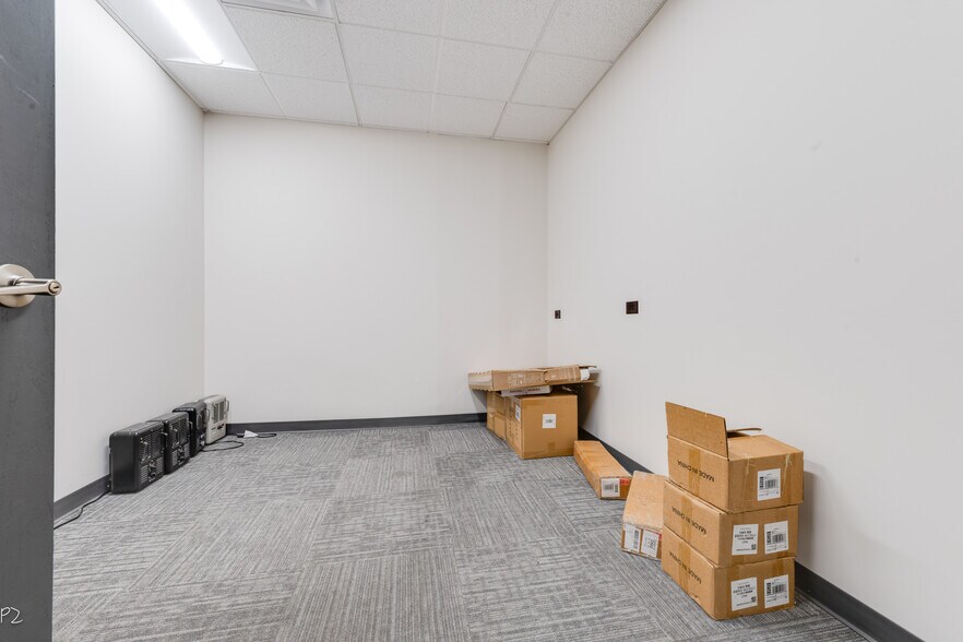 More Photos Of 2501-2575 Allan Dr, Elk Grove Village Warehouse For Lease