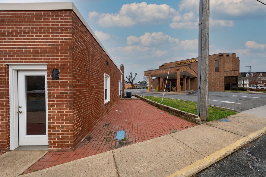 More Photos Of 101 Elm Ave, Louisa General Retail For Lease