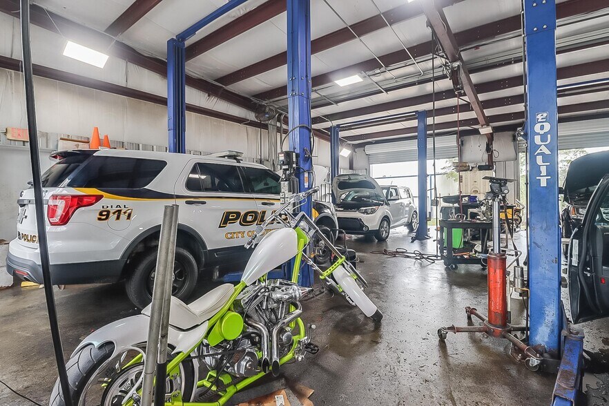 More Photos Of 4283 Popps Ferry Rd, Diberville Auto Repair For Sale