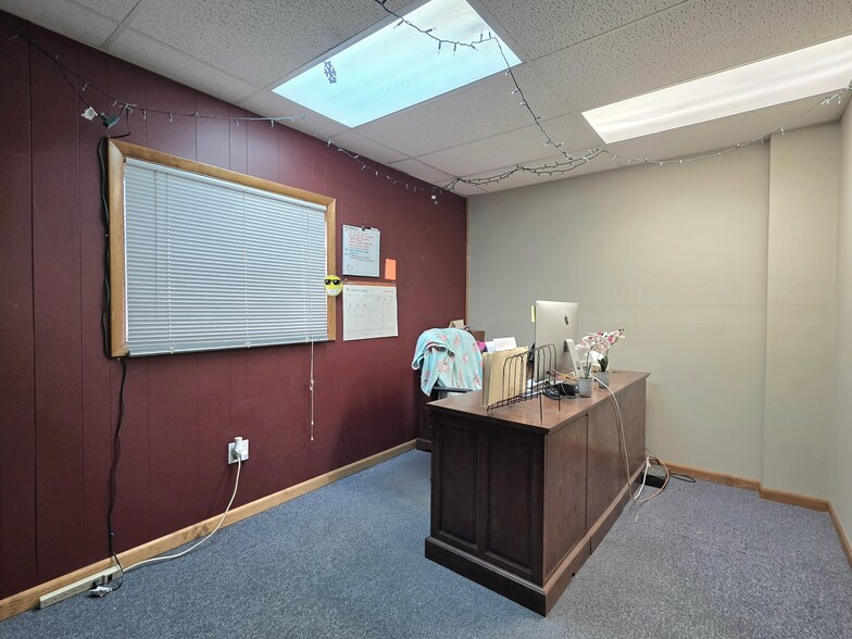 More Photos Of 14440 W Edison Dr, New Lenox Manufacturing For Sale