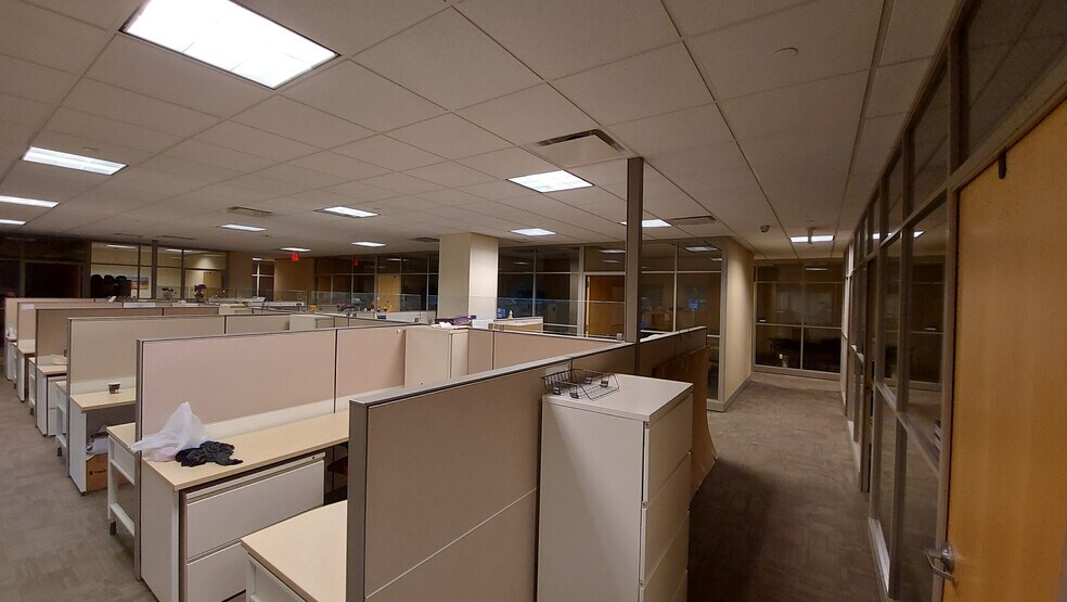 More Photos Of 7 McKee Pl, Cheshire Office For Lease