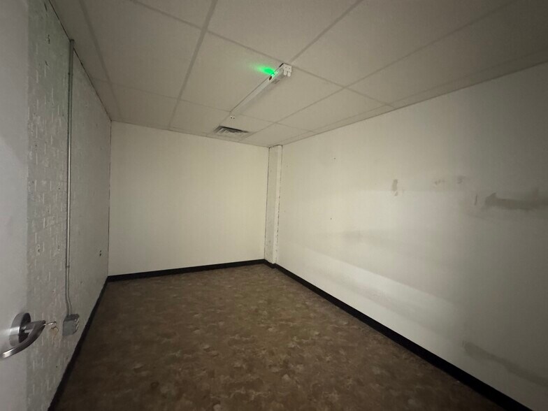 More Photos Of 109 E Clark St, La Plata Freestanding For Lease