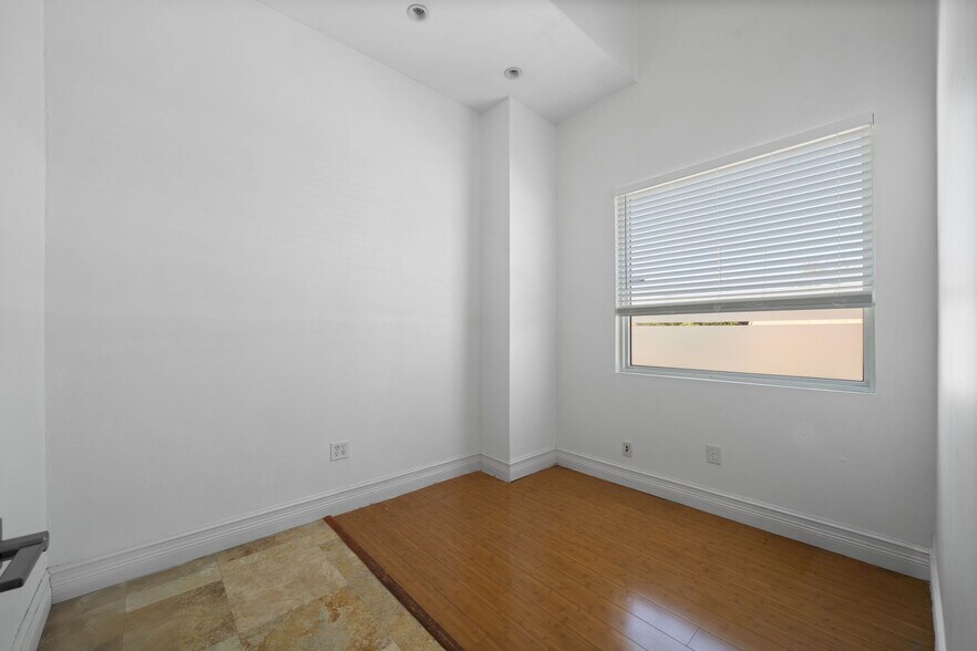 More Photos Of 430 S Dixie Hwy, Miami Office For Lease