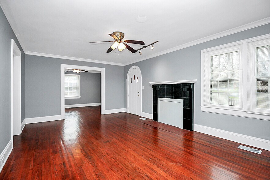 More Photos Of 2220 The Plaza, Charlotte Office Residential For Sale
