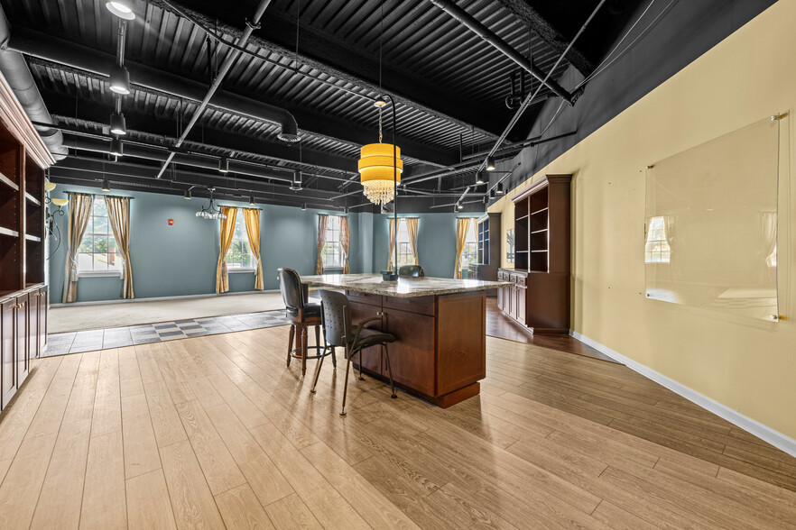 More Photos Of 801 Poindexter St, Chesapeake Office Residential For Sale