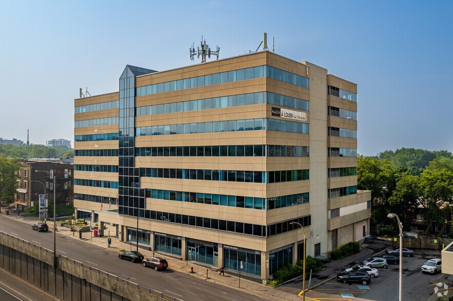 More Photos Of 5160 Boul Décarie, Montréal Office For Sale