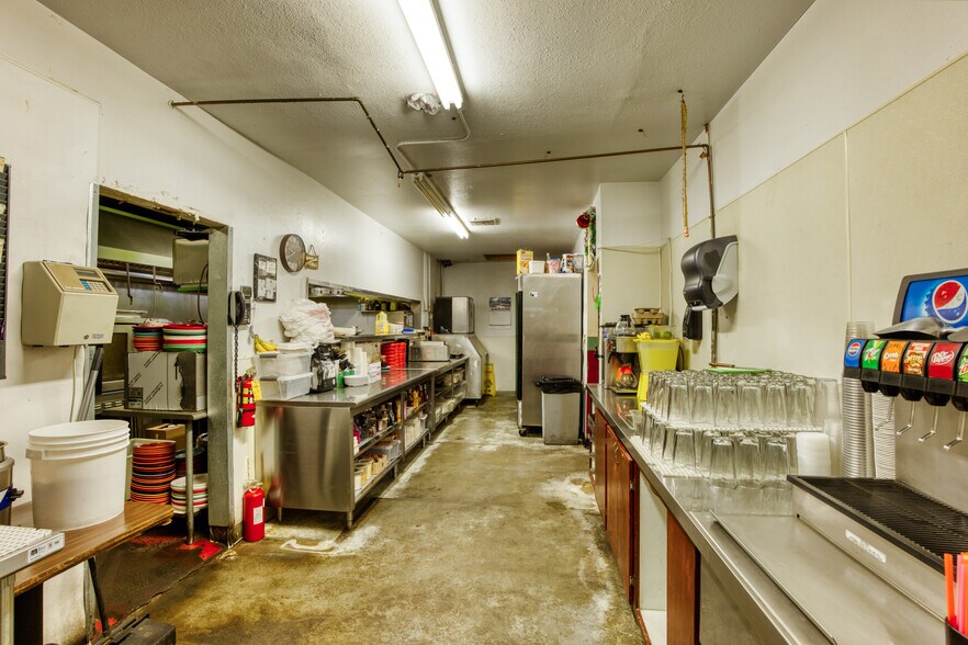 More Photos Of 410 Yakima Valley Hwy, Sunnyside General Retail For Sale