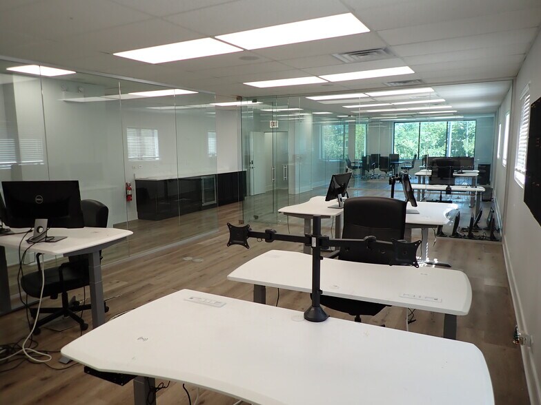 More Photos Of 5816 N Lincoln Ave, Chicago Storefront Retail Office For Sale
