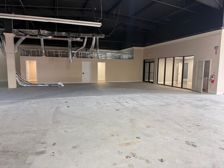 More Photos Of 11300 Space Blvd, Orlando Unknown For Lease