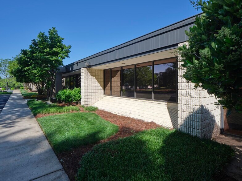 More Photos Of 5923 Peachtree Industrial Blvd, Peachtree Corners Light Distribution For Lease