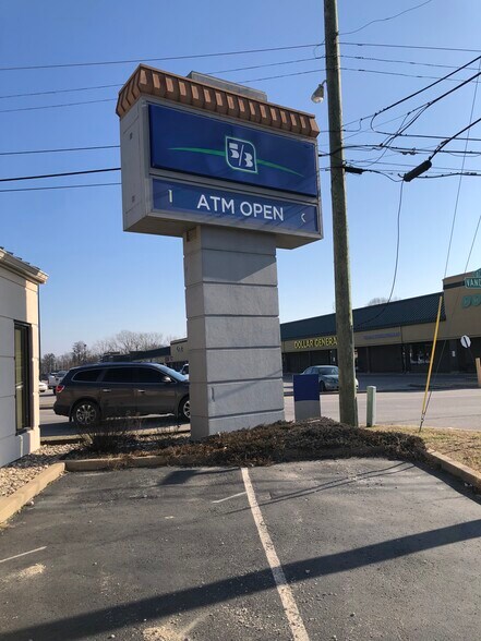 More Photos Of 637 E National Ave, Brazil Bank For Lease