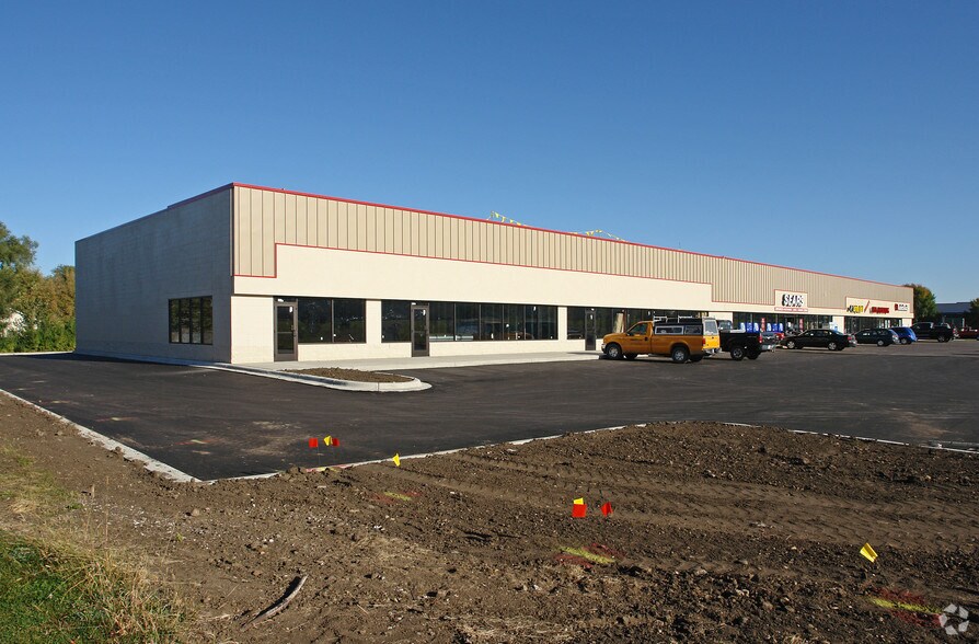 More Photos Of 396 Schilling Dr S, Dundas Storefront For Lease