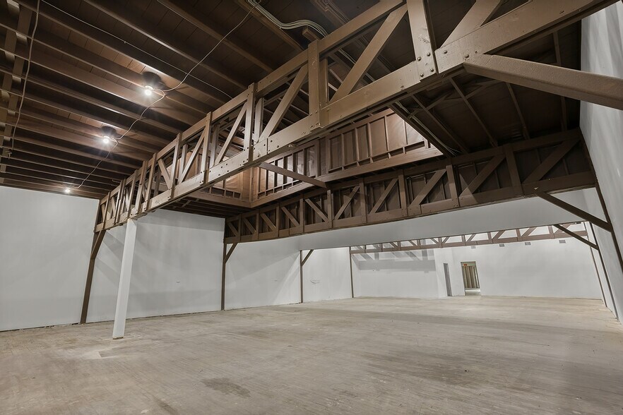 More Photos Of 3210 Leopard St, Corpus Christi General Retail For Sale