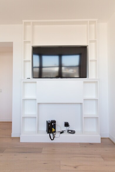 More Photos Of 511 E Balboa Blvd, Newport Beach Storefront Retail Residential For Sale