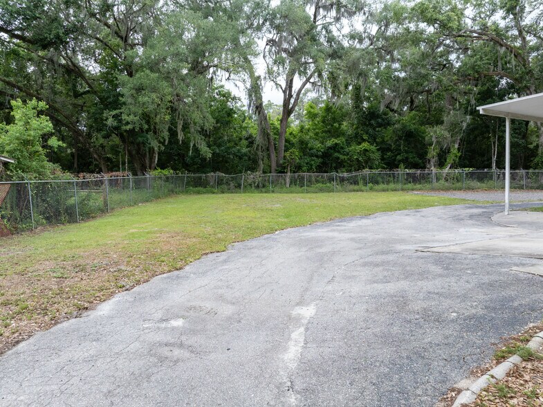 More Photos Of 2832 S Main Blvd, Lake City Auto Repair For Sale