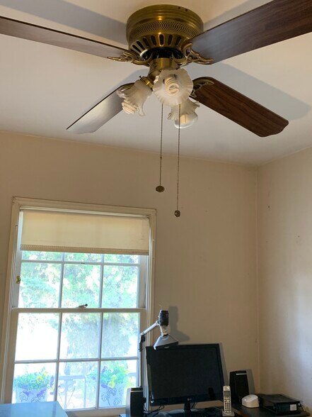 More Photos Of 1826 Wellington Rd, Los Angeles Specialty For Sale