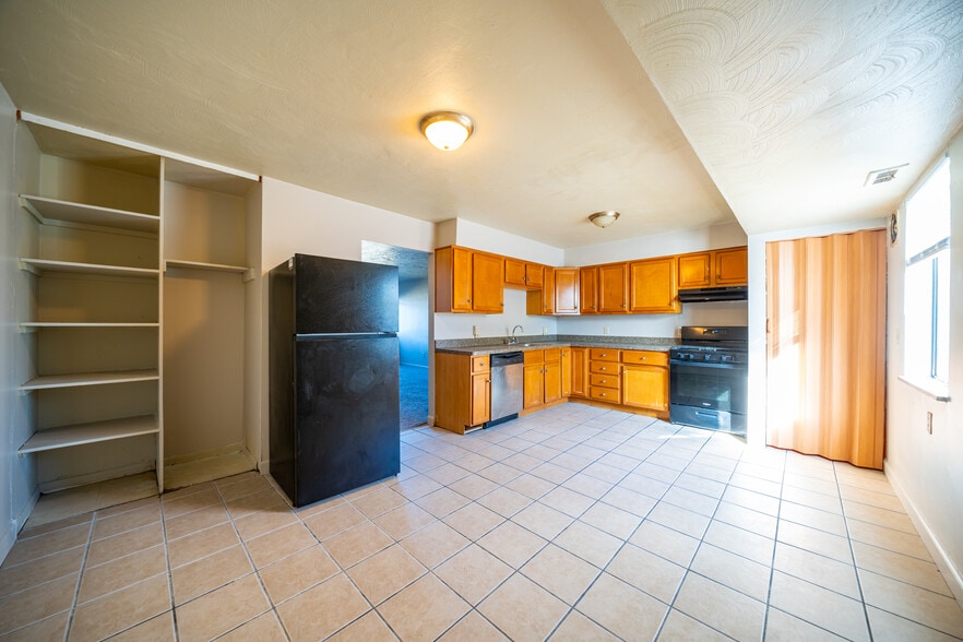 More Photos Of 2307-2707 Washington Ave, Lorain Apartments For Sale