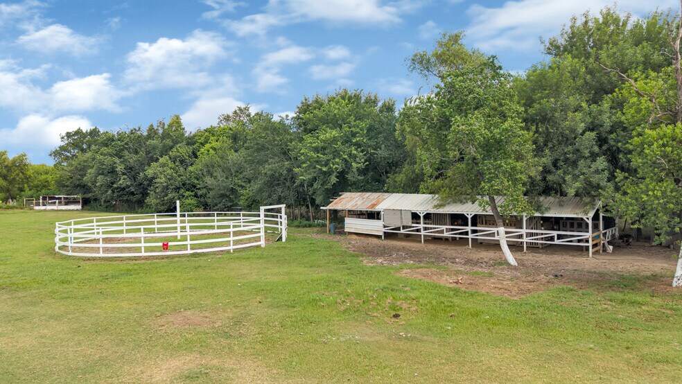 More Photos Of 12010 Martindale Road, Houston Land For Lease