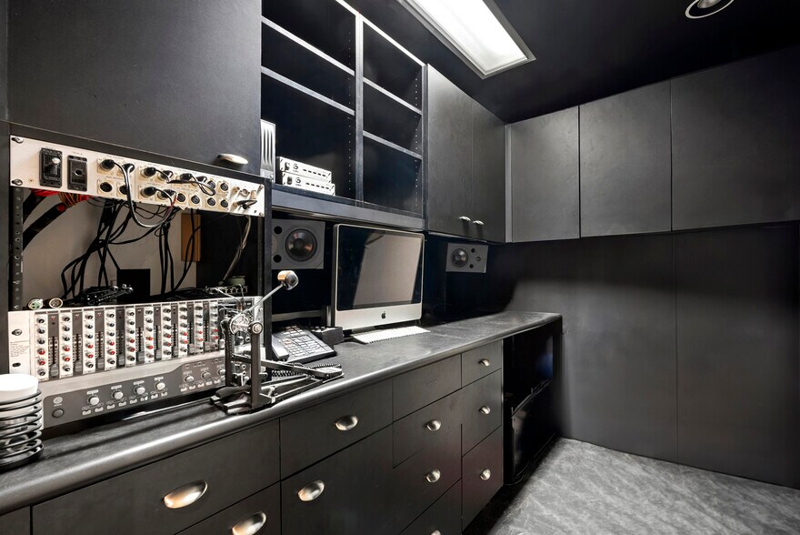 More Photos Of 751 N Highland Ave, Los Angeles Loft Creative Space For Sale
