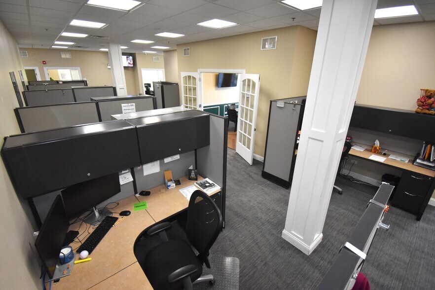 More Photos Of 219 White St, Frankfort Office Residential For Sale