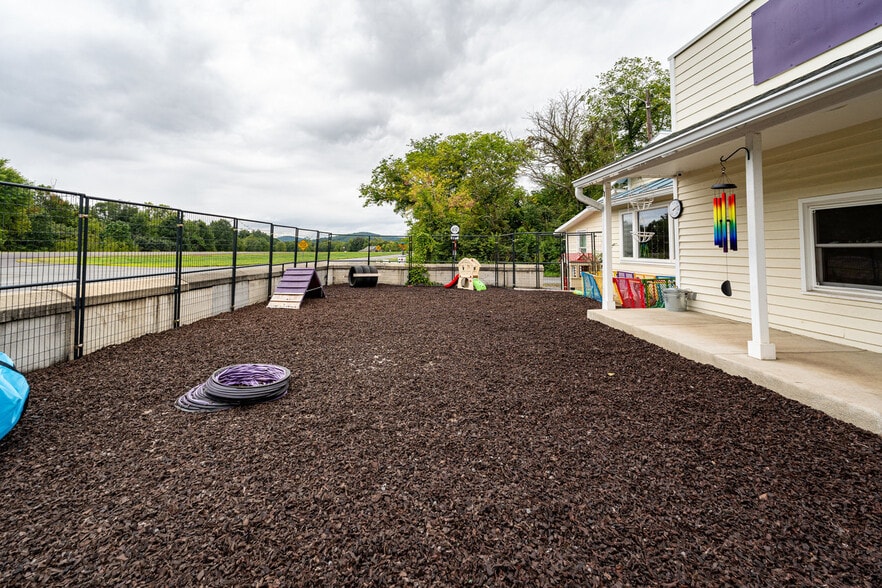 More Photos Of 12167 Lee Hwy, Sperryville Veterinarian Kennel For Sale