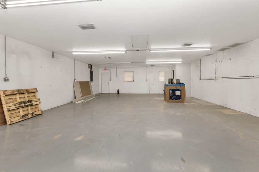 More Photos Of 23263 Harborview Rd, Port Charlotte Office For Sale