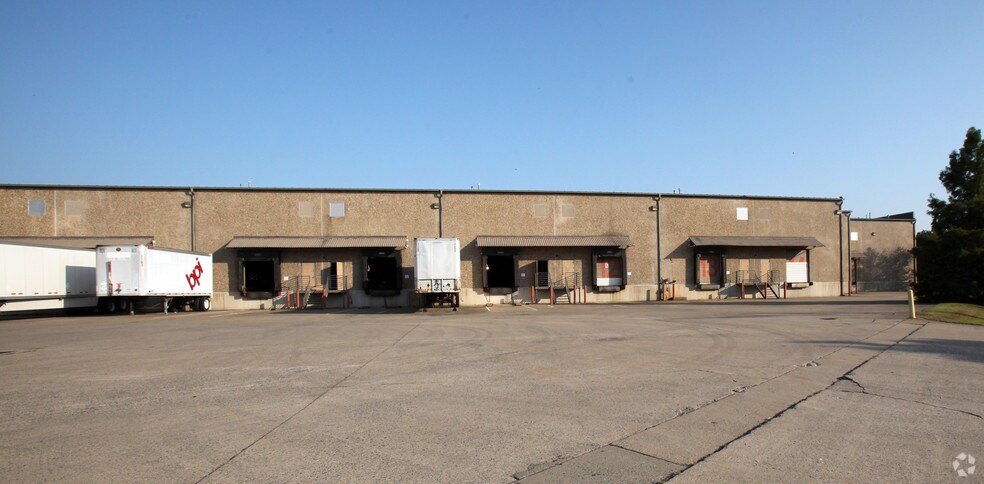 More Photos Of 1316 North Hills Blvd, North Little Rock Warehouse For Lease