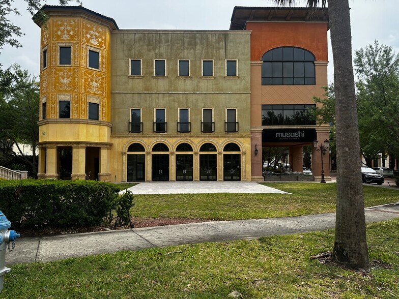 More Photos Of 7065 Westpointe Blvd, Orlando Office For Sale