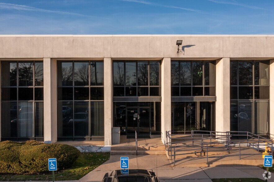 More Photos Of 270 Spagnoli Rd, Melville Office For Lease