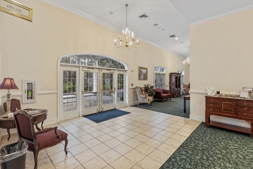 More Photos Of 300 N Tennessee Ave, Etowah Funeral Home For Sale