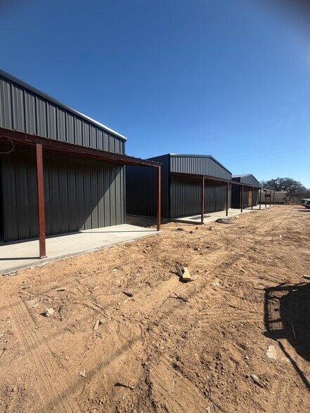More Photos Of 506 S Access Rd, Clyde Flex For Lease