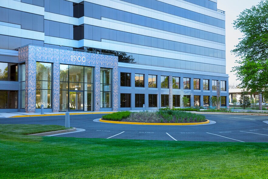 Primary Photo Of 1900 Gallows Rd, Vienna Office For Lease