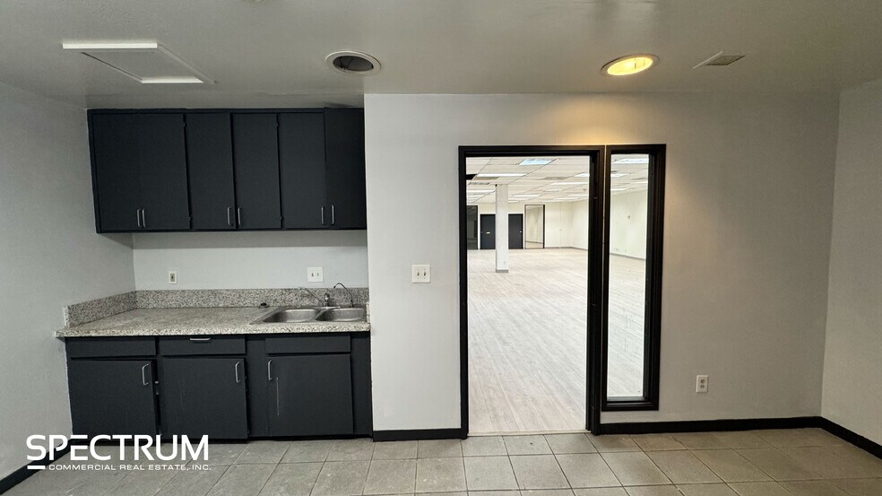 More Photos Of 7845-7849 Canoga Ave, Canoga Park Warehouse For Lease