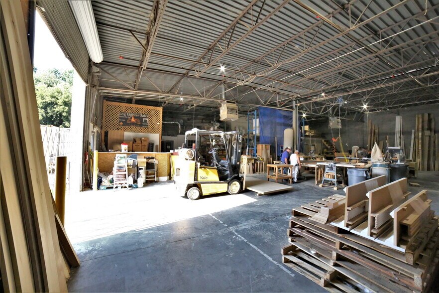 More Photos Of 121 Bells Ferry Ln, Marietta Distribution For Lease