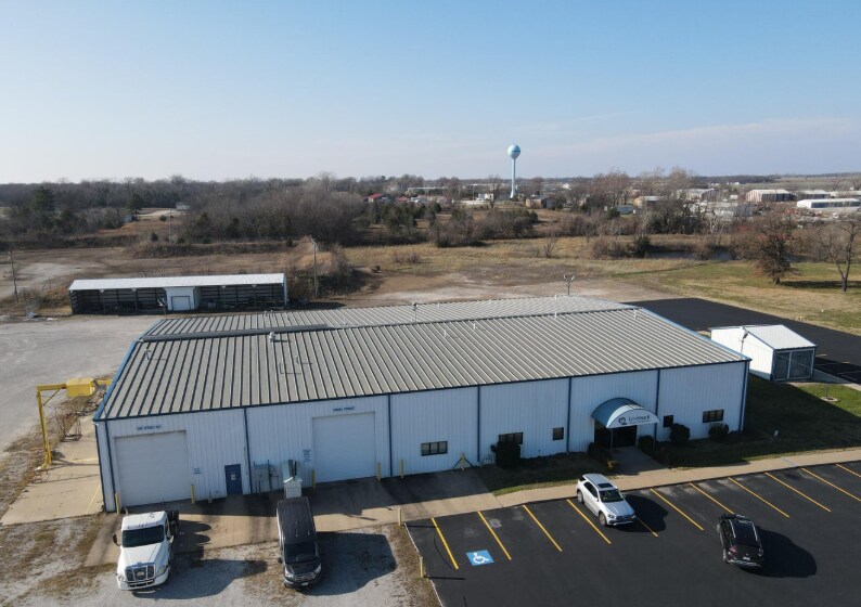 More Photos Of 302 Thunder Rd, Duenweg Warehouse For Lease